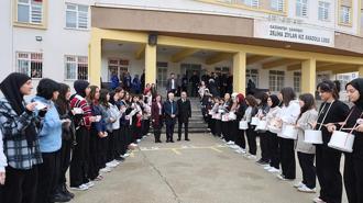 Liselilerden 'geri dönüşüm' orkestrası