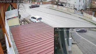 Tokat'ta 2 otomobilin çarpıştığı kaza kamerada; 2 yaralı