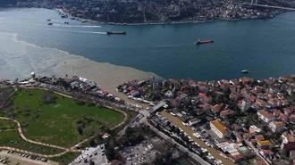 Sağanak sonrası İstanbul Boğazı’ndaki renk değişimi havadan görüntülendi