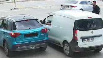 Trafikte beyzbol sopalı saldırı kamerada