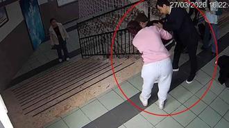 Nefes borusuna şeker kaçan öğrenciye okul müdürü kurtardı; olay kamerada
