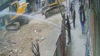 Zeytinburnu'nda inşaattan beton parçası düştü; 6 yaşındaki çocuk öldü