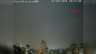 İran'a ait füzenin Tel Aviv’e düşme anı kamerada