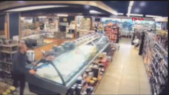 5.2 büyüklüğündeki deprem anı güvenlik kamerasında