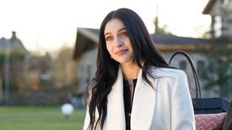 Cemre Baysel ışık saçıyor