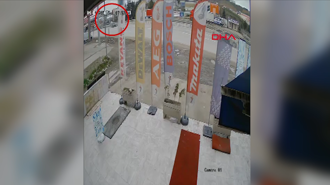 Ankara'da özel halk minibüsü, üst geçidin ayağına çarptı: 5 ölü, 14 yaralı; kaza kamerada