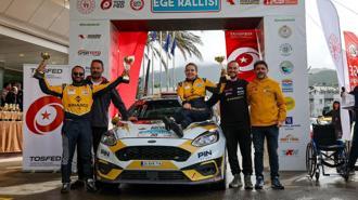 Türkiye'nin ilk engelli kadın ralli pilotu Kübra Denizci Keskin'den çifte derece