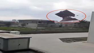 Kuvvetli rüzgar evin çatısını uçurdu; o anlar kamerada