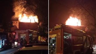 Kartal’da 3 katlı binanın çatısı alev alev yandı; 2 kişi dumandan etkilendi