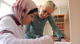 Diyarbakır'da gönüllü kadın öğretmenler, kırsaldaki 119 genç kızı YKS’ye hazırlıyor