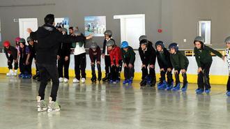 Van'da bir yılda 10 bin öğrenciye buz pateni eğitimi verildi