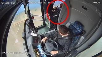 Otobüste fenalaşan kız çocuğunu, şoför hastaneye yetiştirdi; o anlar kamerada