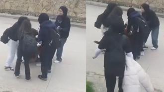 Tartıştıkları okul arkadaşlarını darbettiler; o anlar kamerada