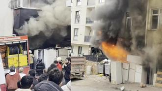 Gaziosmanpaşa’da hurdacıda çıkan yangında mahsur kalanlar duvarı delip dışarı çıktı