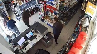 Antalya açıklarında 4.7 büyüklüğünde deprem; Demre'deki sarsıntı anı kamerada