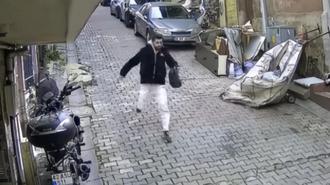 Kağıthane’de 3'üncü kata tırmanıp hırsızlık yaptı; mahalleli arkasından bağırdı