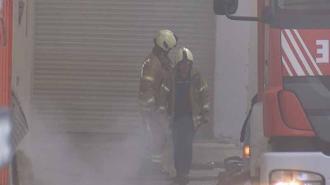 Esenyurt'ta tekstil fabrikasında çıkan yangın söndürüldü