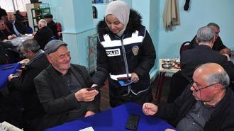 Kars'ta kadın polisler dolandırıcılara karşı ev ve iş yerlerini gezerek uyarıda bulundu