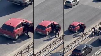 Çekmeköy’de tekmeli yol verme kavgası kamerada