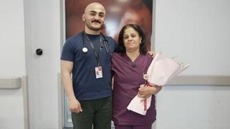Doktordan hemşire annesine sürpriz