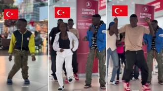 Ugandalı dans grubundan İstanbul Havalimanı'nda renkli gösteri
