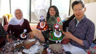 Japon sanatçı, 12 bin 500 kilometreden bez bebek tutkusu için Kayseri’ye geldi