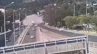 İzmir'de freni boşalan TIR, 9 araca çarptı; Kazanın görüntüsü ortaya çıktı