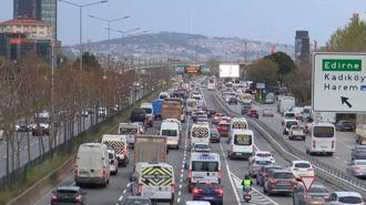 İstanbul'da haftanın ilk iş günü trafik yoğunluğu