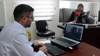 91 yaşındaki hasta, doktorla görüntülü görüşerek evinden muayene oldu