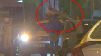 Otomobili durdurup üzerine çıktı; o anlar kamerada