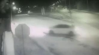 Hatay'da otomobilin bahçe duvarına çarptığı anlar kamerada