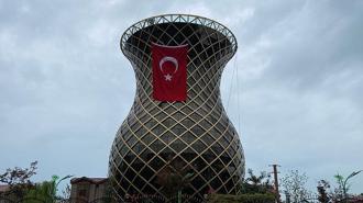 Dev çay bardağında dağcılardan Tür bayraklı 19 Mayıs gösterisi