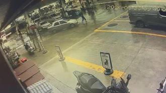 Otomobilin çarptığı yaya yaralandı, kaza kamerada