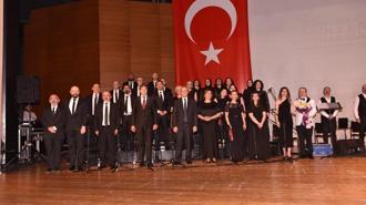 Doktor, hemşire ve hastane çalışanlarından Türk halk müziği konseri