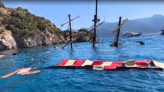 Marmaris’te tur teknesi battı, 110 yolcu tahliye edildi
