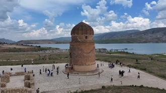 12 bin yıllık geçmişe sahip Hasankeyf'te bayram yoğunluğu