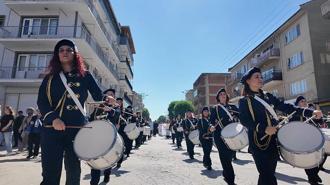 Terzisinden pazarcısına, kuaföründen muhtarına 40 kadın bir araya gelip, belediyenin bando takımını kurdu