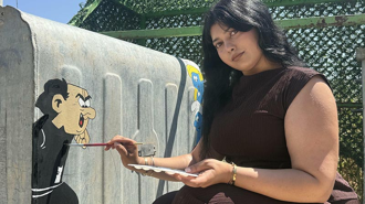Hastalıkları resimle geride bırakan Meryem, çöp konteynerlerini tuvale çevirdi