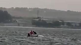 Küçükçekmece Gölü'nde alabora olan kayık battı; mahsur kalanlar kurtarıldı