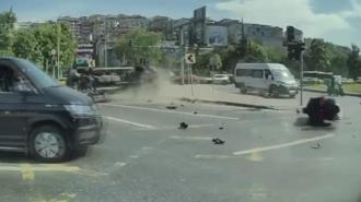 Kağıthane’de 4 kişinin yaralandığı ambulans kazası kamerada