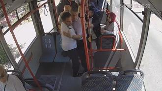 Otobüste fenalaşan yolcusunu güzergahını değiştirip hastaneye yetiştirdi