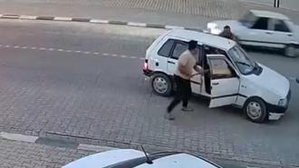 Yolunu kesen kuzenleri tarafından demir çubuklarla dövüldü; olay kamerada