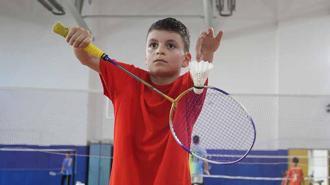 Depremzede Kerem, badmintonda uluslararası turnuvada şampiyon oldu