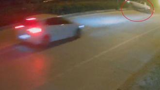 Bursa'da takla atan otomobil sürücüsü için esnaf seferber oldu; kaza anı kamerada