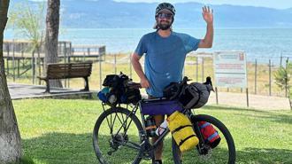 Dağda bacakları kırılan Yeni Zelandalı kayak devriyesi, tedavi sonrası bisikletle Özbekistan'a kadar pedal basıyor