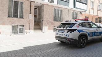 Esenyurt'ta evinin önünde uğradığı silahlı saldırıda hayatını kaybetti; cinayet anı kamerada