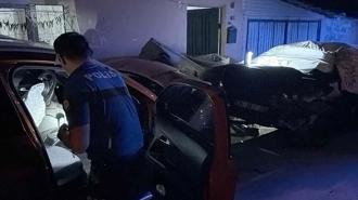 Otomobiliyle, park halindeki otomobile ve motosiklete çarptı; kaza anı kamerada