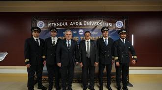 İstanbul Aydın Üniversitesi’nde 23 pilot bröve alarak mezun oldu