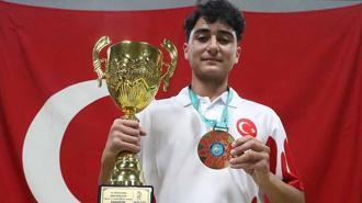 Ağabeyinin teşvikiyle başladığı kick boksta dünya şampiyonu oldu