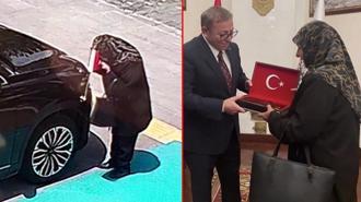 Makam aracındaki bayrağı öptü, Vali Polat bayrak hediye etti